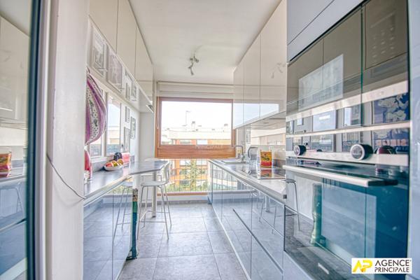 Le Chesnay Parly 2 - Appartement 5 pièces 105 m² situé au 2e et dernier étage avec ascenseur, avec cave et parking €495 000 ** - Référence 25676