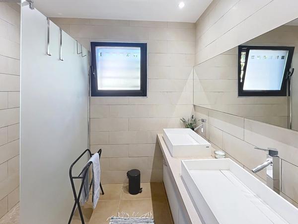 VILLA D'ARCHITECTE CONTEMPORAINE D'EXCEPTION, BAIXAS
