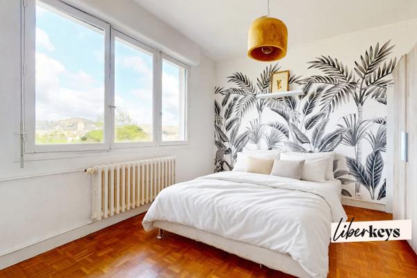 Appartement T4 lumineux avec terrasse, vue dégagée, double garage et terrain