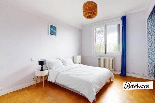 Appartement T4 lumineux avec terrasse, vue dégagée, double garage et terrain