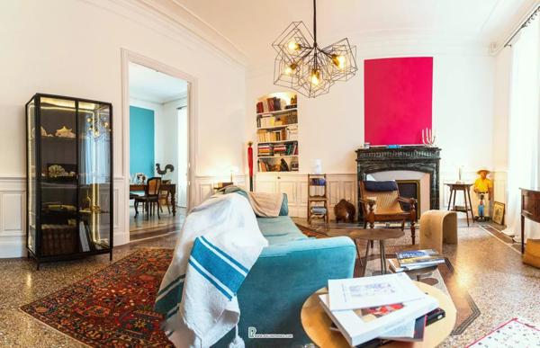 Superbe Maison de Maître avec 2 cours-jardins dans une ville animée des Corbières