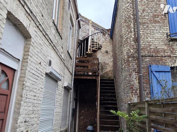 ROUBAIX - PROXIMITE GARE - DANS UNE PETITE COPROPRIETE, APPARTEMENT DE TYPE 3 A RENOVER - 