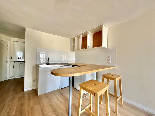 Appartement Paris 1 pièce(s) 27 m2