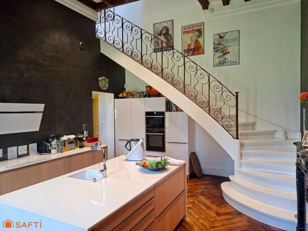 Magnifique château du millieu XIXème totalement rénové.