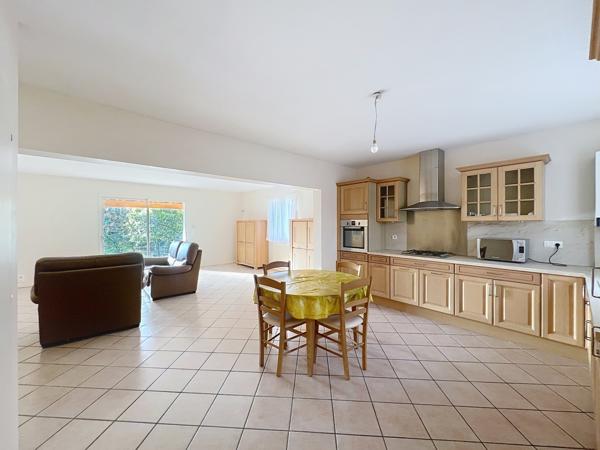 Sud Ardèche – secteur Les Vans / Maison de 191 m² sur terrain de 2 764 m² – Grand garage