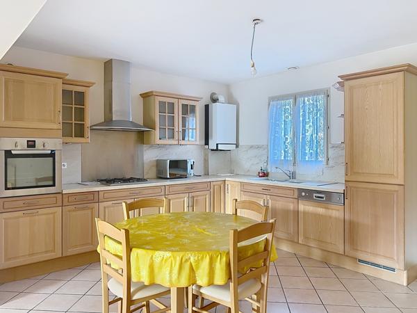 Sud Ardèche – secteur Les Vans / Maison de 191 m² sur terrain de 2 764 m² – Grand garage