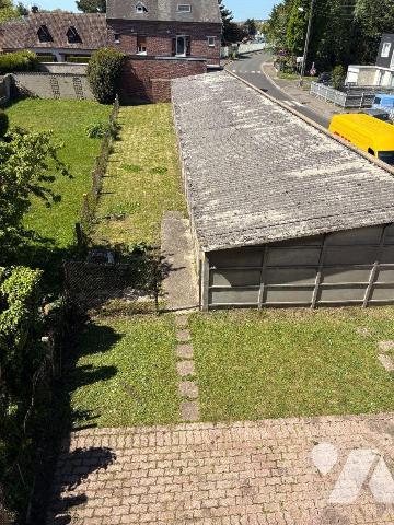 Il s'agit d'une maison comprenant :
-	 rez-de-chaussée avec salle à manger, deux chambres dont...