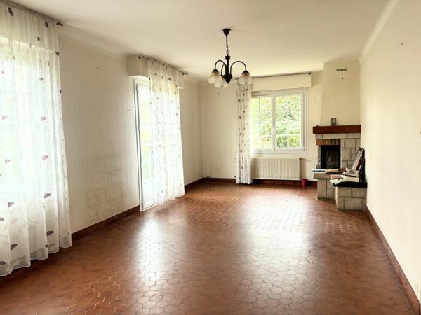 Maison 208m² - 6 Chambres - DEPENDANCES - TERRAIN 2100m²