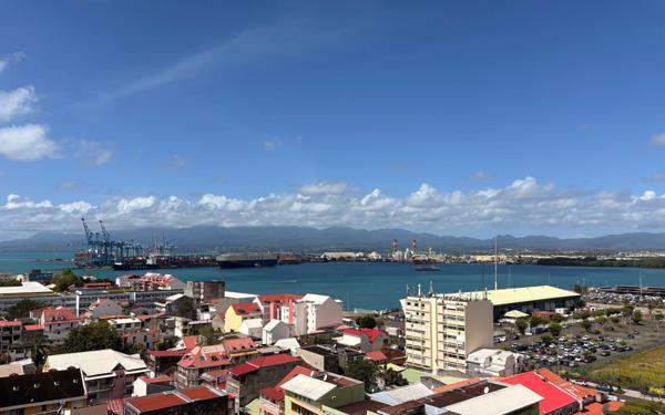 Appartement à vendre    4 pièces • 77 m2 Pointe-à-Pitre