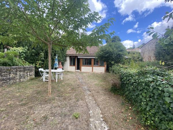 Charmante maison de plain-pied au cœur de Nanteuil-en-Vallée