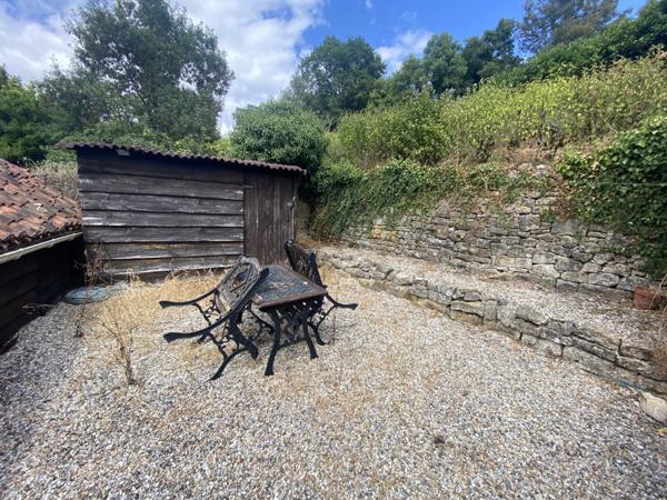 Charmante maison de plain-pied au cœur de Nanteuil-en-Vallée