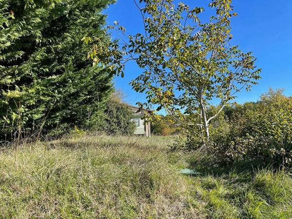 Superbe terrain constructible avec vue, viabilisé, à 17 km du centre de Périgueux