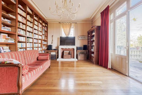 Maison de Maître au cœur de Meaux + Dépendances