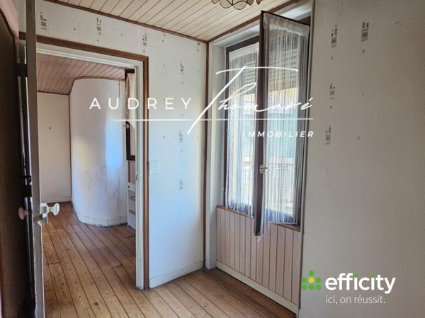 Maison
         5 pièces
        - 87 m² Exclusivité 140 000 € *