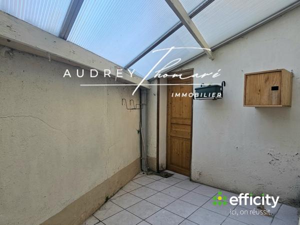 Maison
         5 pièces
        - 87 m² Exclusivité 140 000 € *