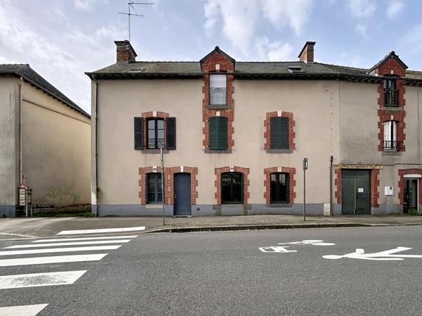 Au centre de la commune de l’Hermitage, commune dynamique avec toutes le commodités nécessaires, bénéficiant d’une gare SNCF et faisant partie de Rennes Métropole.