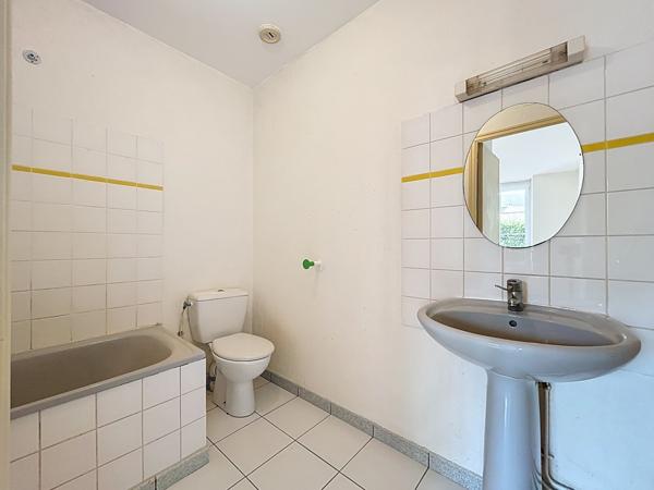 Au centre de la commune de l’Hermitage, commune dynamique avec toutes le commodités nécessaires, bénéficiant d’une gare SNCF et faisant partie de Rennes Métropole.