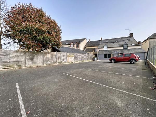 Au centre de la commune de l’Hermitage, commune dynamique avec toutes le commodités nécessaires, bénéficiant d’une gare SNCF et faisant partie de Rennes Métropole.