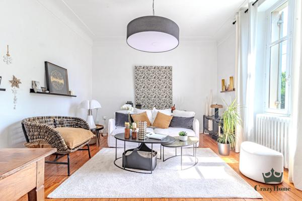 Appartement
                                                                                                                                                                                                                                                                                                                        5 pièce(s)                                                                                                                                                                                                          3 chambre(s)                                                                                                                                                                                                          144  m²