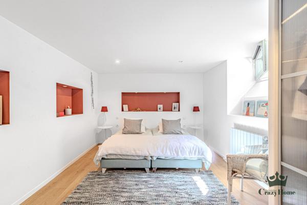 Appartement
                                                                                                                                                                                                                                                                                                                        5 pièce(s)                                                                                                                                                                                                          3 chambre(s)                                                                                                                                                                                                          144  m²
