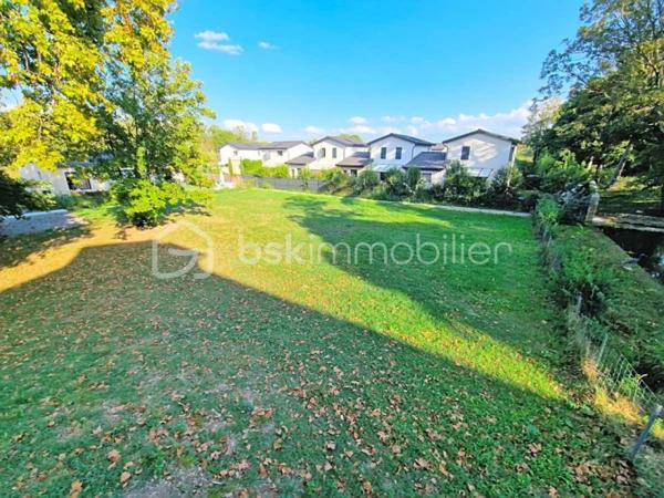 Terrain de 874 m²