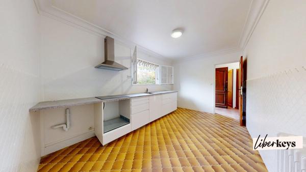 Grande Maison - avec appartement indépendant  sur 800 m² clos, quartier recherché à Draguignan.