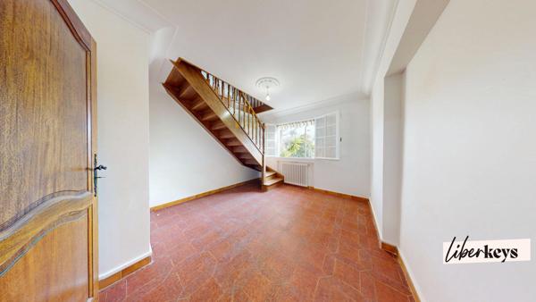 Grande Maison - avec appartement indépendant  sur 800 m² clos, quartier recherché à Draguignan.