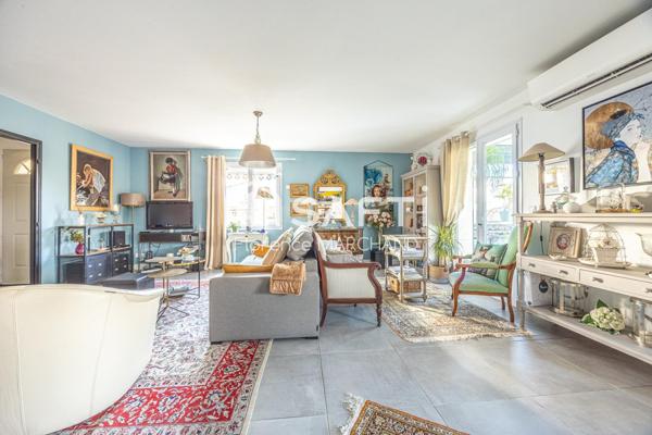 PLAIN PIED COUP DE CŒUR VÉRANDA PISCINE DOUBLE GARAGE