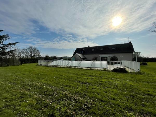 Grande Maison de Caractère Rénovée avec Piscine - ECOUFLANT BOURG