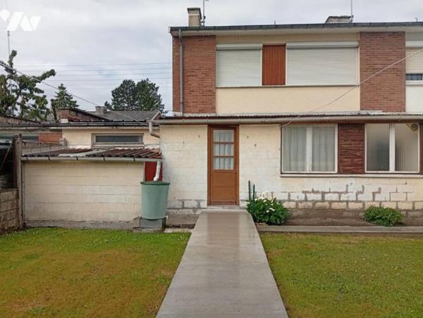 Maison semi individuelle avec garage 
