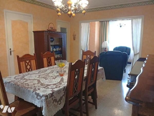 Maison semi individuelle avec garage 