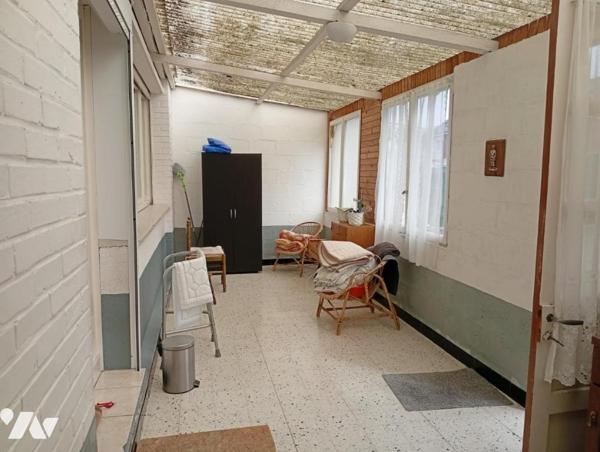 Maison semi individuelle avec garage 