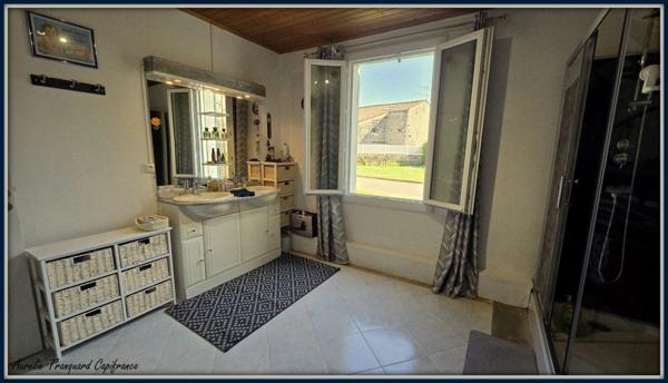 Maison à vendre 6 pièces proche de AULNAY (17), vie PLAIN PIED avec DEPENDANCE environ 100m²