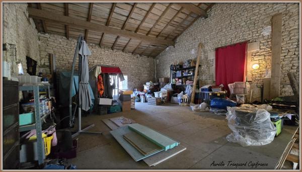 Maison à vendre 6 pièces proche de AULNAY (17), vie PLAIN PIED avec DEPENDANCE environ 100m²
