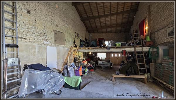 Maison à vendre 6 pièces proche de AULNAY (17), vie PLAIN PIED avec DEPENDANCE environ 100m²