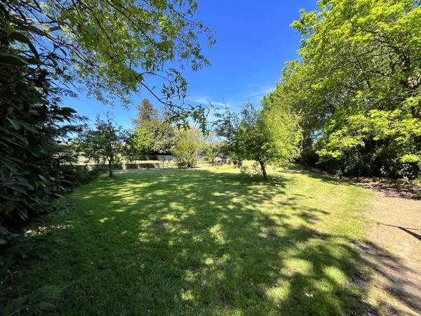 8min de BRESSUIRE (axe Cholet) - Dans un Joli parc de 2026m², pavillon 3 chambres !