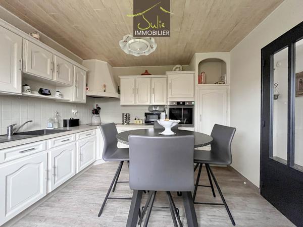 8min de BRESSUIRE (axe Cholet) - Dans un Joli parc de 2026m², pavillon 3 chambres !