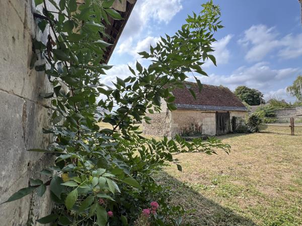 Berthenay (37510) Ensemble de granges sur parcelle constructible