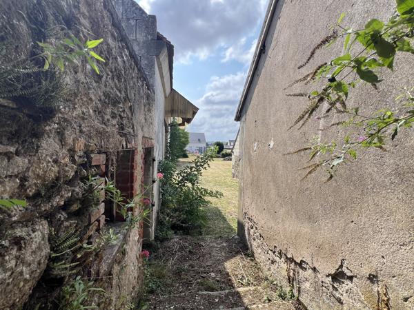 Berthenay (37510) Ensemble de granges sur parcelle constructible