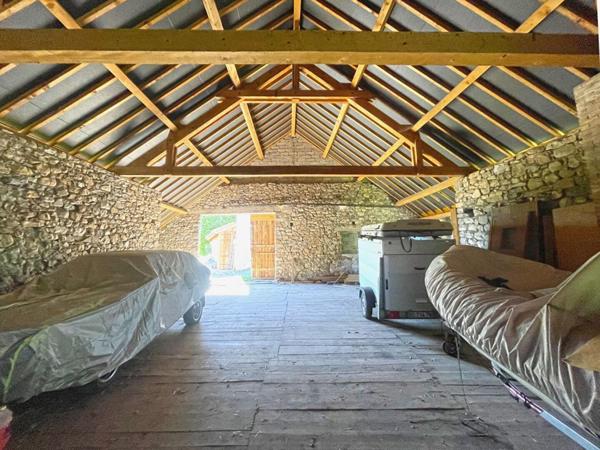 Corps de ferme 400m2 Saint Laurent du Cros (05500)