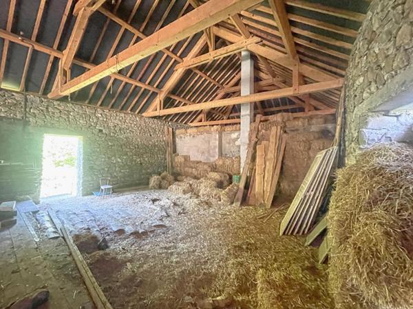 Corps de ferme 400m2 Saint Laurent du Cros (05500)