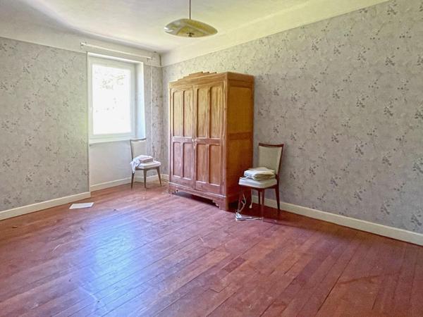 Corps de ferme 400m2 Saint Laurent du Cros (05500)