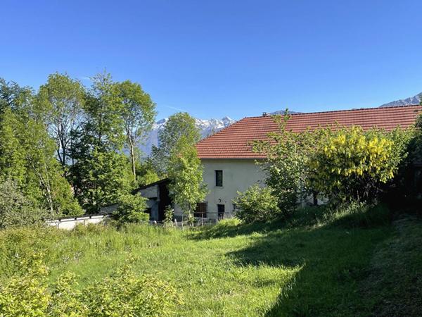 Corps de ferme 400m2 Saint Laurent du Cros (05500)