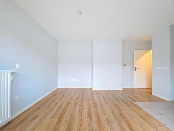 GRAND 2 PIECES BALCON ET PARKING