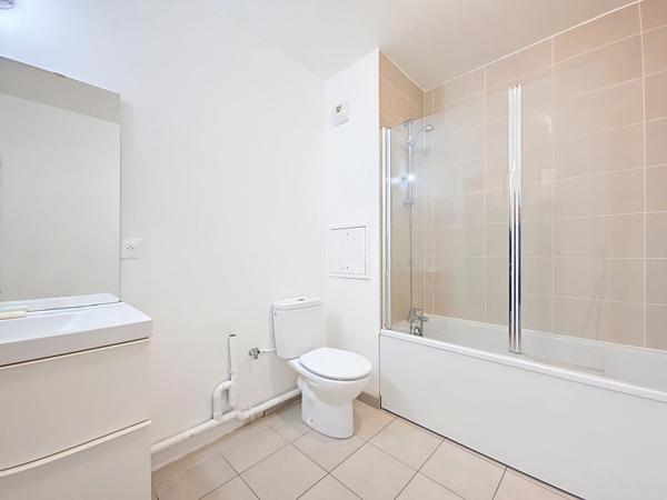 GRAND 2 PIECES BALCON ET PARKING