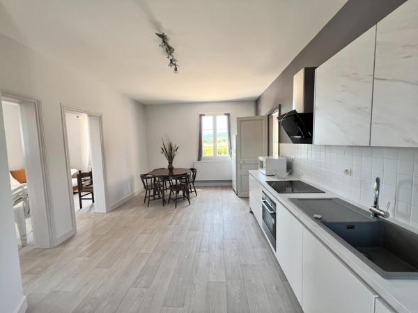Magnifique propriété de 295 m² implantée sur un domaine de 26 hectares avec 2 étangs