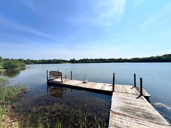 Magnifique propriété de 295 m² implantée sur un domaine de 26 hectares avec 2 étangs