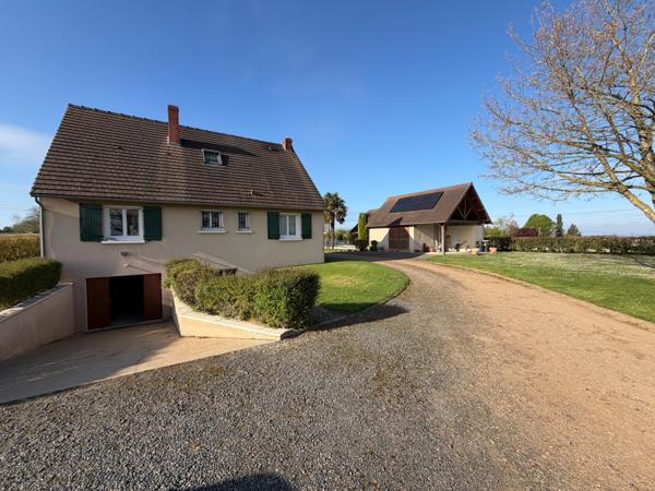 MAISON 5 CHAMBRES - 160m² hab. - PISCINE - DEPENDANCES