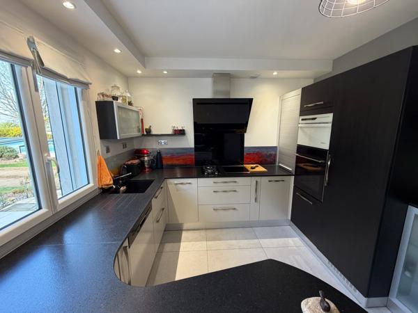 MAISON 5 CHAMBRES - 160m² hab. - PISCINE - DEPENDANCES