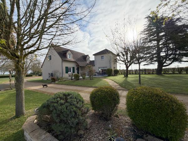 MAISON 5 CHAMBRES - 160m² hab. - PISCINE - DEPENDANCES